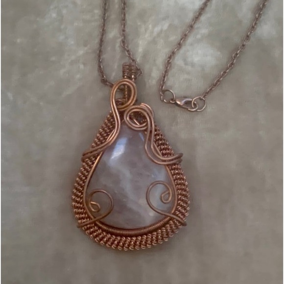 New! Hand Crafted Coper Wire Rose Quartz Pendant and Matching Chain Neck… - Picture 1 of 9